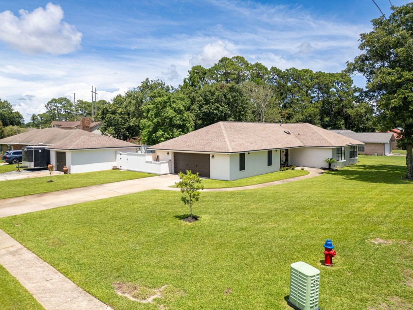 It's not just a House...It's an Entire Complex!! With a new roof - Beach Home for sale in Fort Walton Beach, Florida on Beachhouse.com