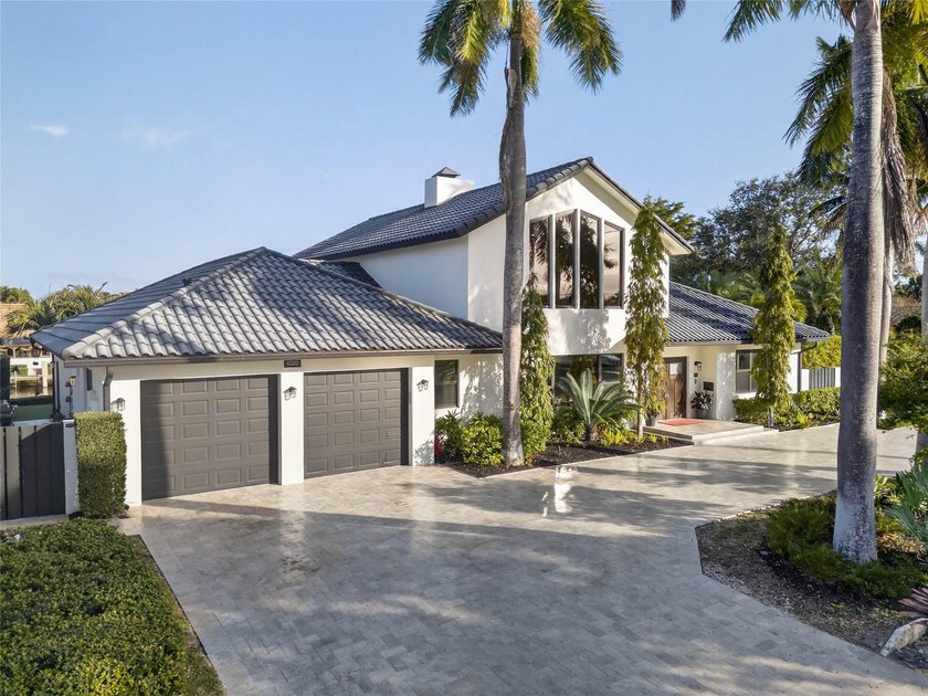 Experience waterfront luxury at its finest in this completely - Beach Home for sale in Lighthouse Point, Florida on Beachhouse.com