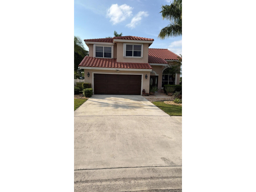 Welcome to this charming home located in Boynton Beach, FL. This - Beach Home for sale in Boynton Beach, Florida on Beachhouse.com