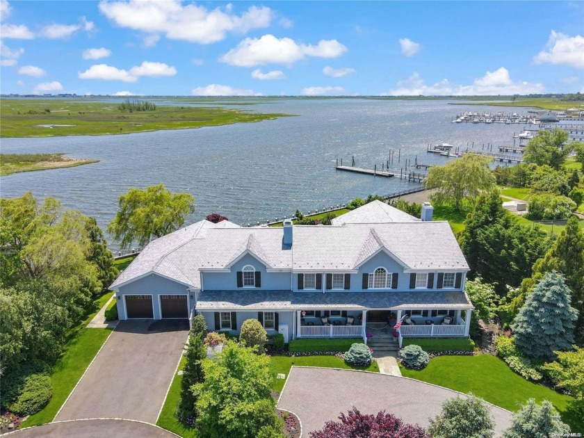 Location Location Location. Hamptons Alternative. Spectacular - Beach Home for sale in Hewlett Neck, New York on Beachhouse.com