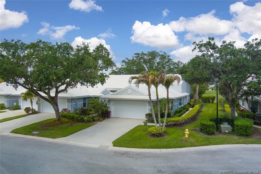 FANTASTIC 3B/2ba/1.5 garage end-unit villa offers sweeping views - Beach Condo for sale in Palm City, Florida on Beachhouse.com