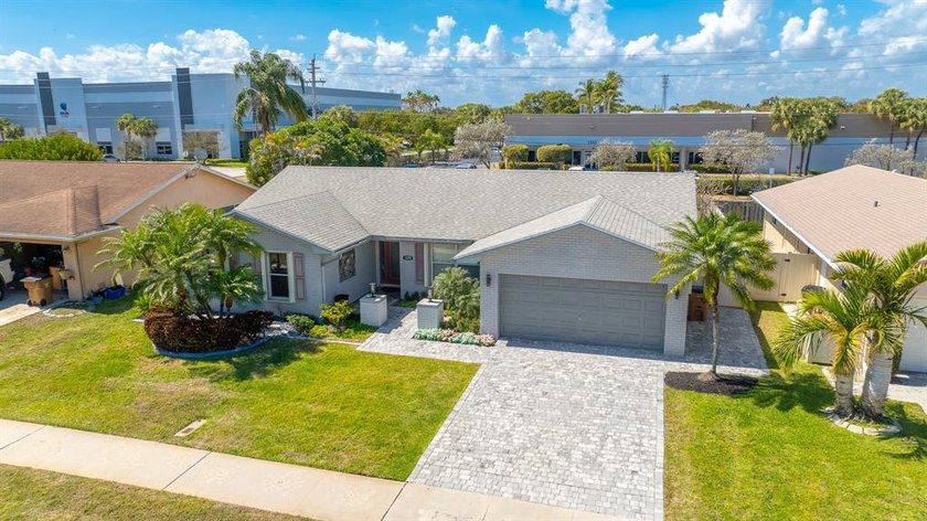 Beautiful 3BR/2BA w BONUS room/office plus both Formal living - Beach Home for sale in Deerfield Beach, Florida on Beachhouse.com