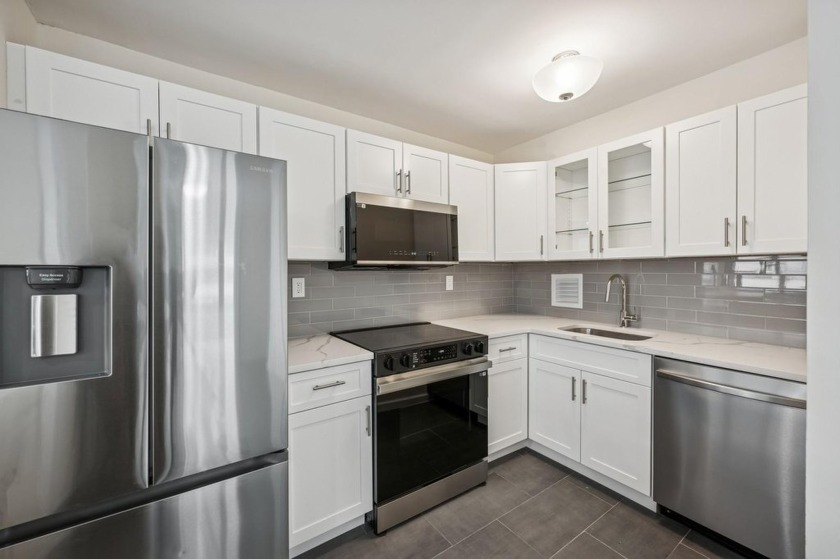 SPONSOR APARTMENT - NO BOARD APPROVAL. 3BR 1BTH With Private - Beach Home for sale in Beechhurst, New York on Beachhouse.com