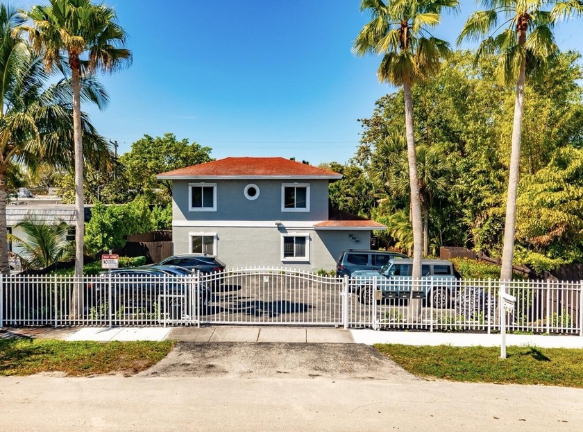 Welcome to this well-maintained 2-bedroom, 2.5-bath townhome - Beach Townhome/Townhouse for sale in Fort Lauderdale, Florida on Beachhouse.com