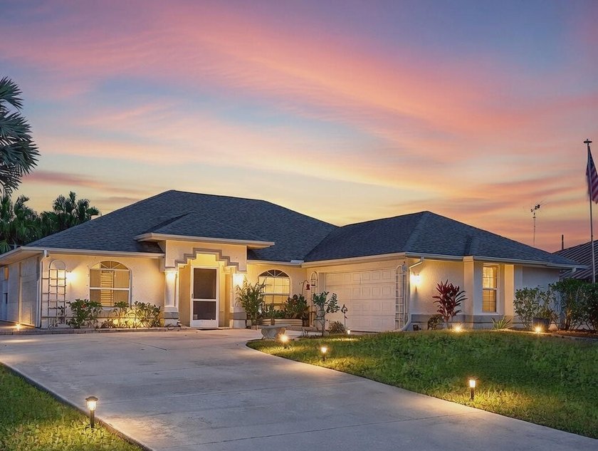 Welcome home to this Sandpiper Bay residence built in 1994 with - Beach Home for sale in Port Saint Lucie, Florida on Beachhouse.com