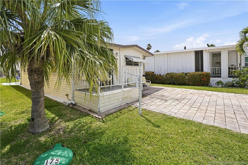 WELCOME TO PARADISE!!! If you are seeking a relaxing beach - Beach Home for sale in Jensen Beach, Florida on Beachhouse.com