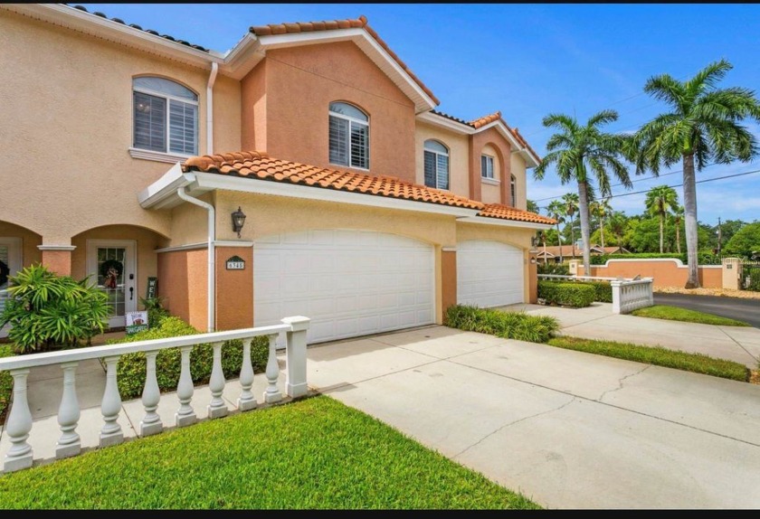 No flooding! No damage by either storm! Discover the epitome of - Beach Townhome/Townhouse for sale in Gulfport, Florida on Beachhouse.com