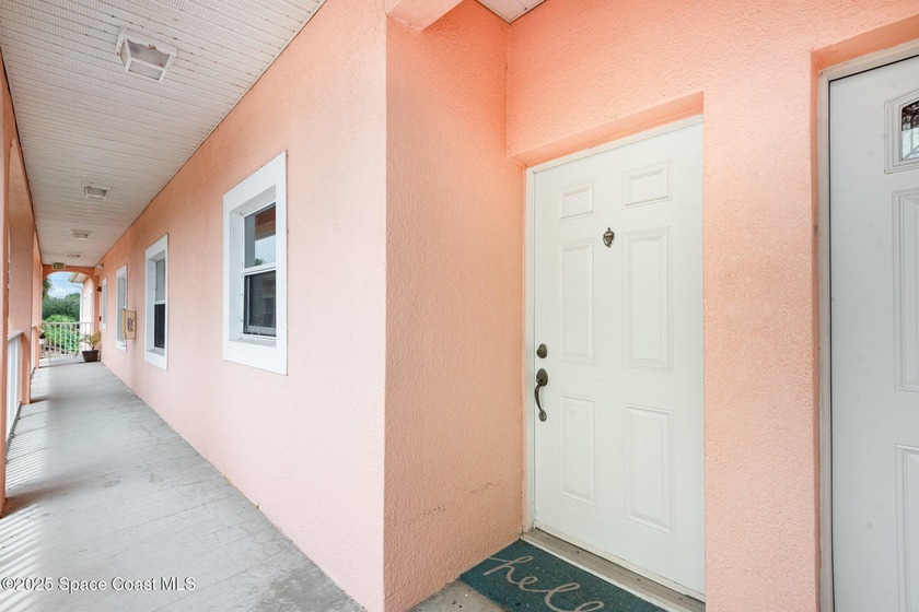 ENJOY TROPICAL LIVING AND AN OPEN FLOW FLOOR PLAN. High ceilings - Beach Condo for sale in Merritt Island, Florida on Beachhouse.com