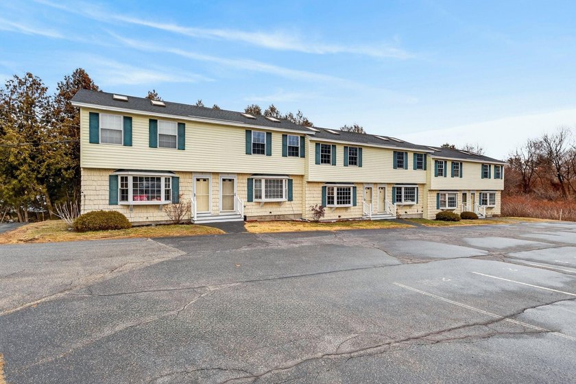 Welcome to easy, low-maintenance living in the heart of - Beach Condo for sale in Biddeford, Maine on Beachhouse.com