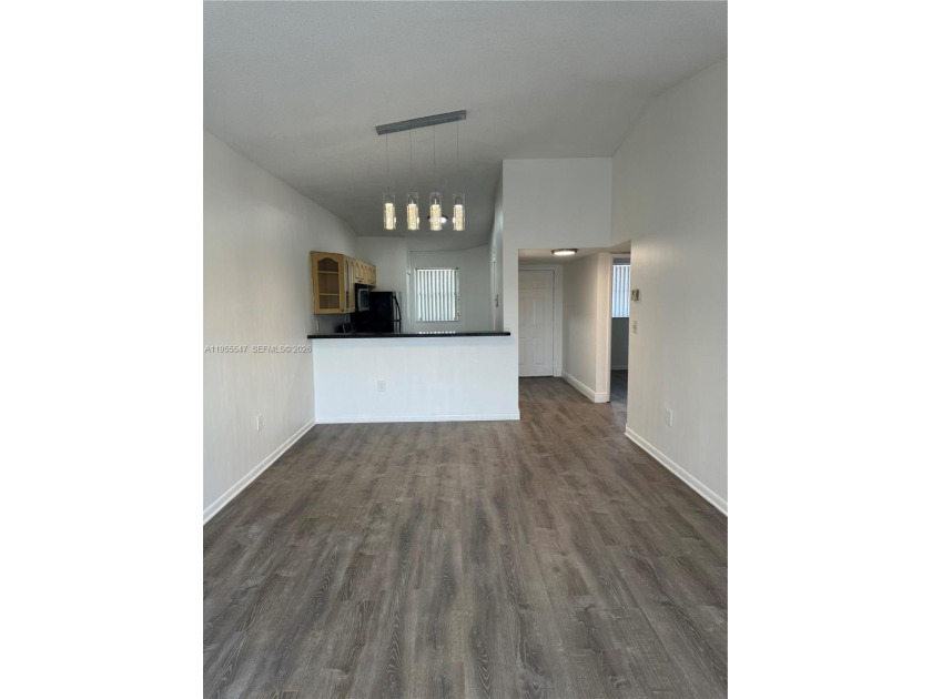 Recently remodeled 2 Bedroom 2 Full Bath condo with stainless - Beach Condo for sale in Sunrise, Florida on Beachhouse.com
