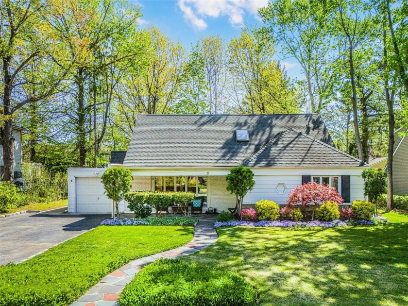 Welcome to this meticulously maintained home in the prestigious - Beach Home for sale in Great Neck, New York on Beachhouse.com