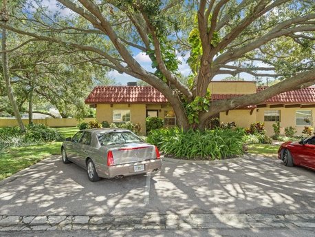 Pennwood Manor 2 bedroom 2 bath villa style 55+ condo ready to - Beach Condo for sale in Clearwater, Florida on Beachhouse.com