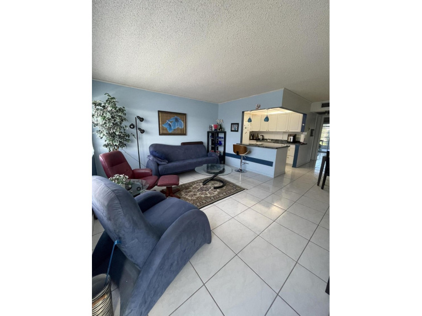 VERY CUTE 1/1.5 unit with a GORGEOUS WATER VIEW on the 3th floor - Beach Condo for sale in Deerfield Beach, Florida on Beachhouse.com