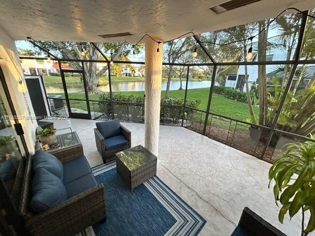 Perfectly located Deerfield Beach, FL ! This beautifully - Beach Townhome/Townhouse for sale in Deerfield Beach, Florida on Beachhouse.com