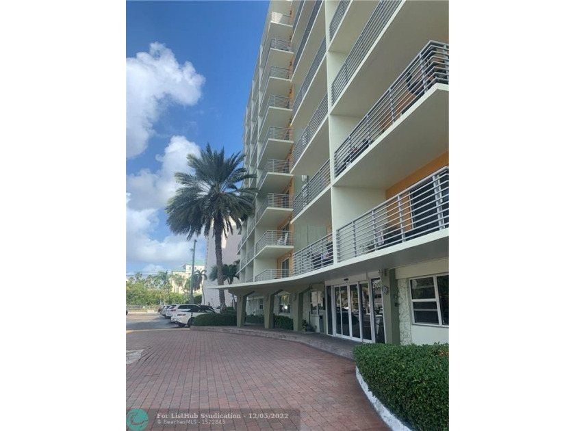 Cozy and bright studio with close to the beach, restaurants, and - Beach Condo for sale in Fort Lauderdale, Florida on Beachhouse.com