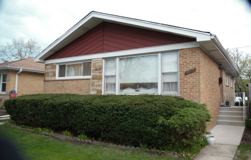 Well maintained by the same family for 40+ yrs, this solid brick - Beach Home for sale in Skokie, Illinois on Beachhouse.com