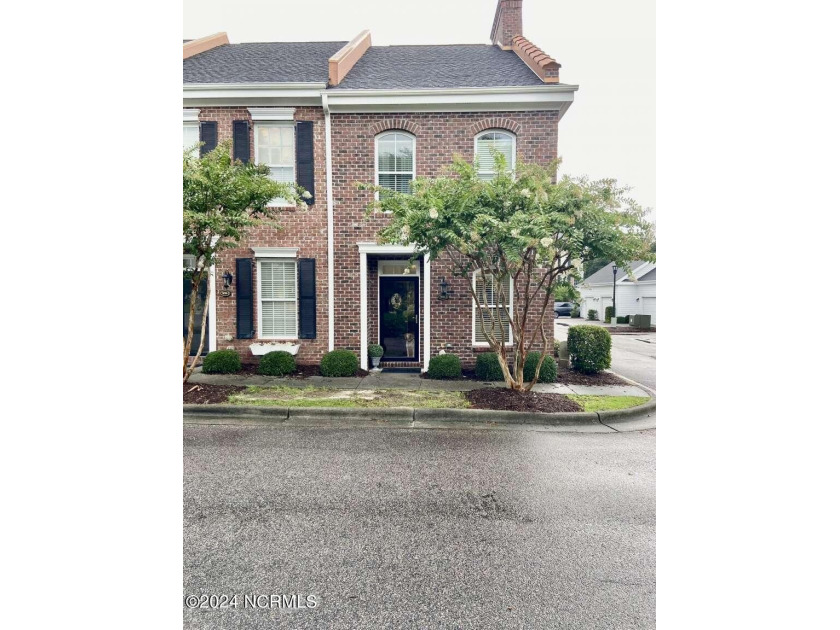 Beautifully maintained brick town home offering a carefree - Beach Condo for sale in Sunset Beach, North Carolina on Beachhouse.com
