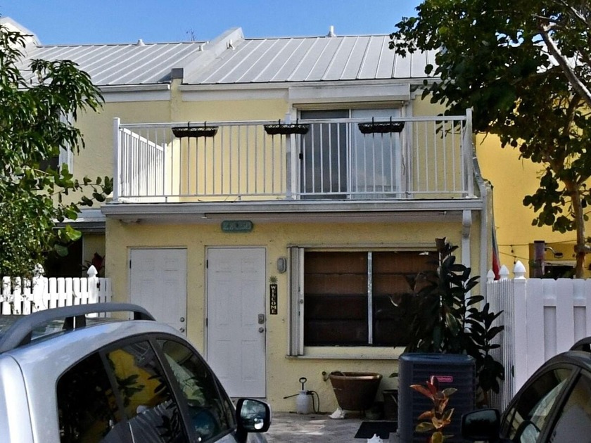 This Island Townhome with 2-bedroom, 2-bath offers the perfect - Beach Townhome/Townhouse for sale in Fort Pierce, Florida on Beachhouse.com