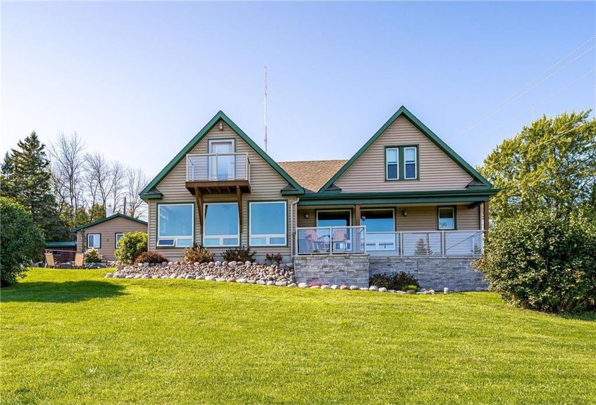 Perched along iconic Skyline Parkway, this beautifully updated - Beach Home for sale in Duluth, Minnesota on Beachhouse.com