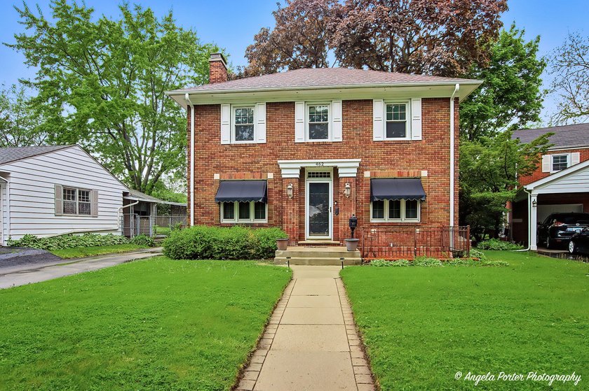Beautiful Brick Georgian in Glendenning Place! This Charming - Beach Home for sale in Waukegan, Illinois on Beachhouse.com