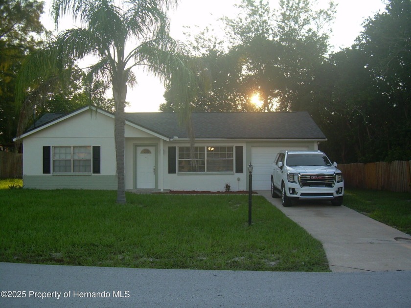 Move-in ready and fully updated! This 2-bedroom, 1-bath home - Beach Home for sale in Spring Hill, Florida on Beachhouse.com