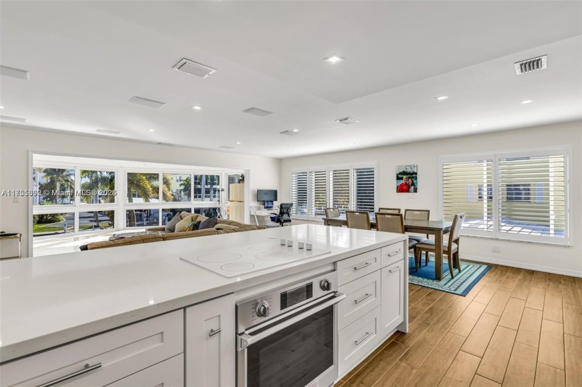 Imagine living in a one-of-a-kind waterfront corner condo that - Beach Condo for sale in Fort Lauderdale, Florida on Beachhouse.com