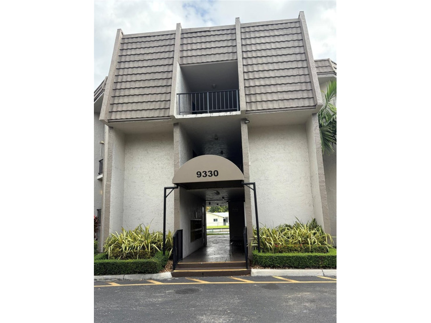 Well maintained 2B/2B condo with brand new roof just installed - Beach Condo for sale in Tamarac, Florida on Beachhouse.com