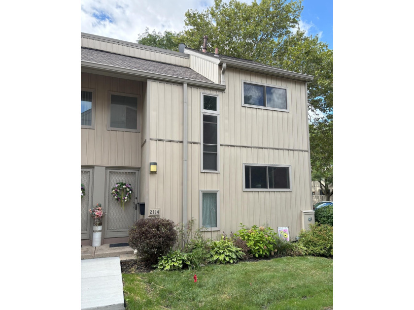 Amazing newly renovated tow story townhouse in best downtown - Beach Condo for sale in Detroit, Michigan on Beachhouse.com