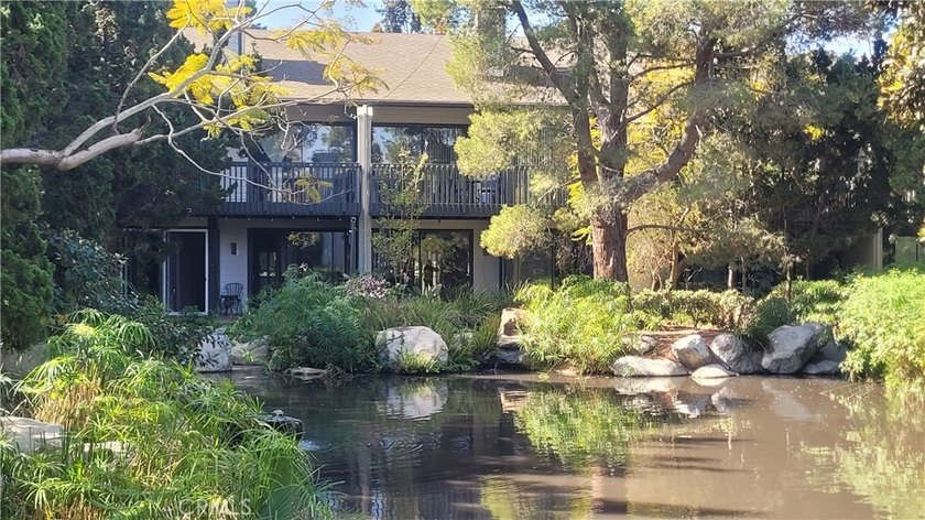 Ground-level 2-bedroom, 2-bath condo nestled in a prime location - Beach Condo for sale in Santa Ana, California on Beachhouse.com
