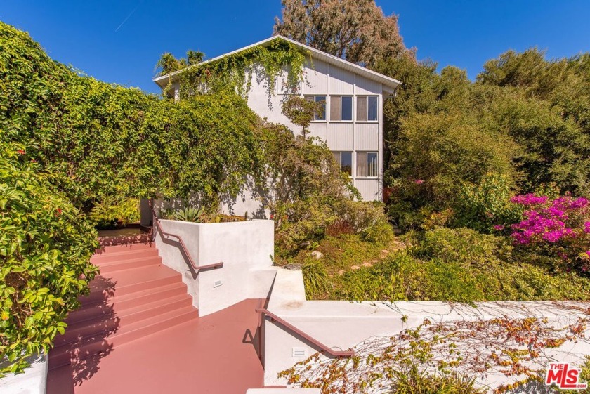 This hidden gem in the serene Marquez Knolls neighborhood of - Beach Home for sale in Pacific Palisades, California on Beachhouse.com