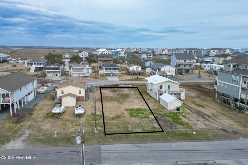 Perfect piece of land to build your dream beach home on! The lot - Beach Lot for sale in Surf City, North Carolina on Beachhouse.com