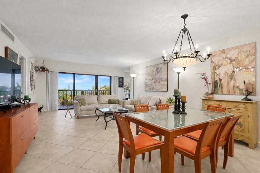 This bright and spacious condo features an open living/dining - Beach Condo for sale in Lake Worth, Florida on Beachhouse.com
