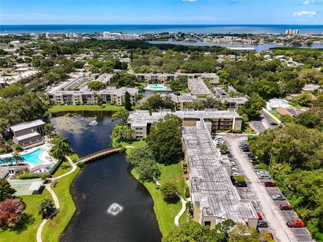 Largo - Lakeview of Largo Condominiums 2 bedrooms 1 full 1 half - Beach Condo for sale in Largo, Florida on Beachhouse.com