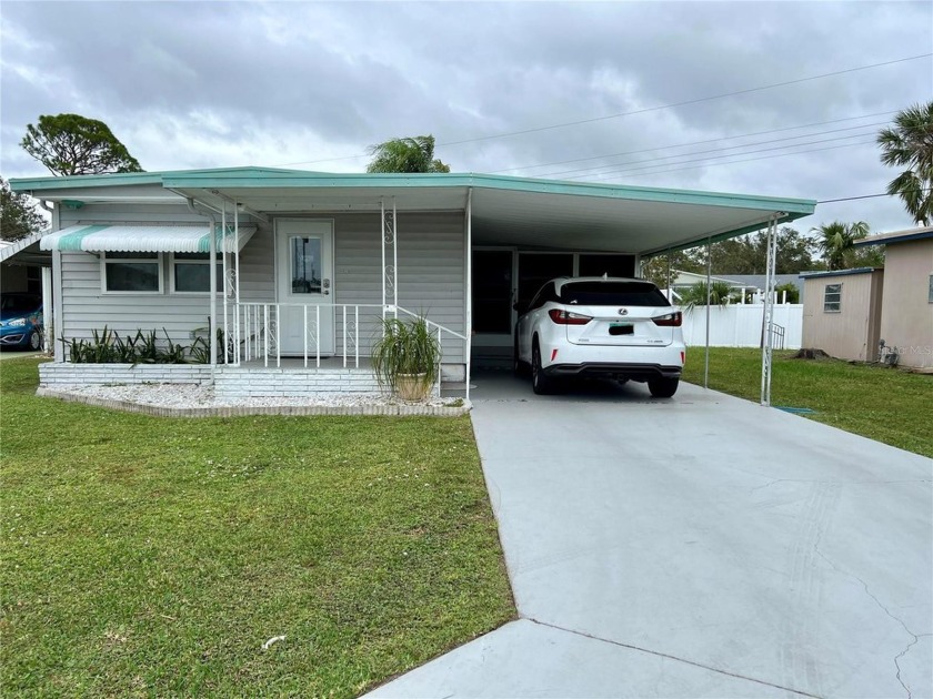 This mobile home in TriPar Estates is updated and survived - Beach Home for sale in Sarasota, Florida on Beachhouse.com