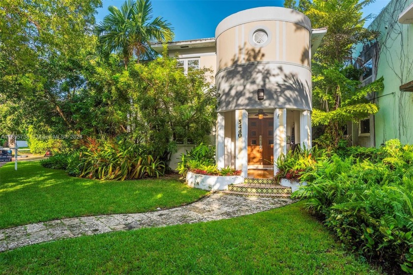 OWNER MOTIVATED! ENJOY THIS TRUE ART DECO ARCHITECTUAL GEM - Beach Home for sale in Miami Beach, Florida on Beachhouse.com