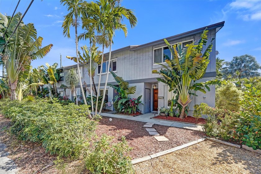 Beautiful 2-bedroom, 2.5-bath two-story CORNER UNIT TOWNHOME - Beach Townhome/Townhouse for sale in Fort Lauderdale, Florida on Beachhouse.com