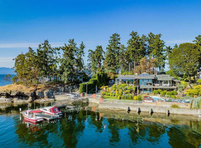 PRIME WATERFRONT WITH PRIVATE MOORAGE Pictures replace a - Beach Home for sale in Nanoose Bay, British Columbia on Beachhouse.com