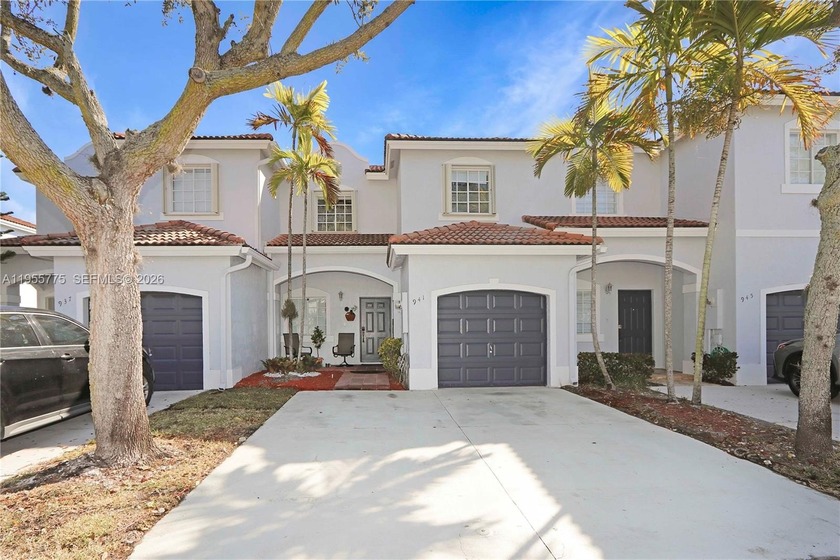 Beautiful townhome located in the desirable gated community of - Beach Townhome/Townhouse for sale in Miami, Florida on Beachhouse.com