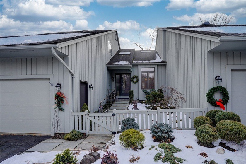 Welcome to 70 Waterview. This exceptionally maintained home has - Beach Condo for sale in Rochester, New York on Beachhouse.com