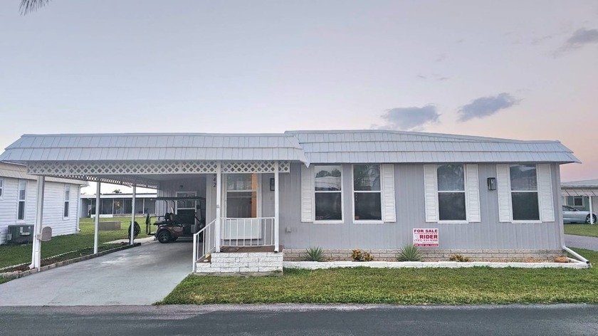 This breath taking & absolutely immaculate freshly painted 2/2 - Beach Home for sale in Largo, Florida on Beachhouse.com