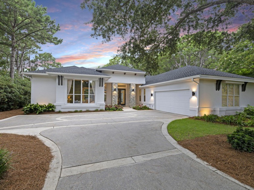 NEW ROOF! This meticulously kept home is a must-see! The home - Beach Home for sale in Destin, Florida on Beachhouse.com