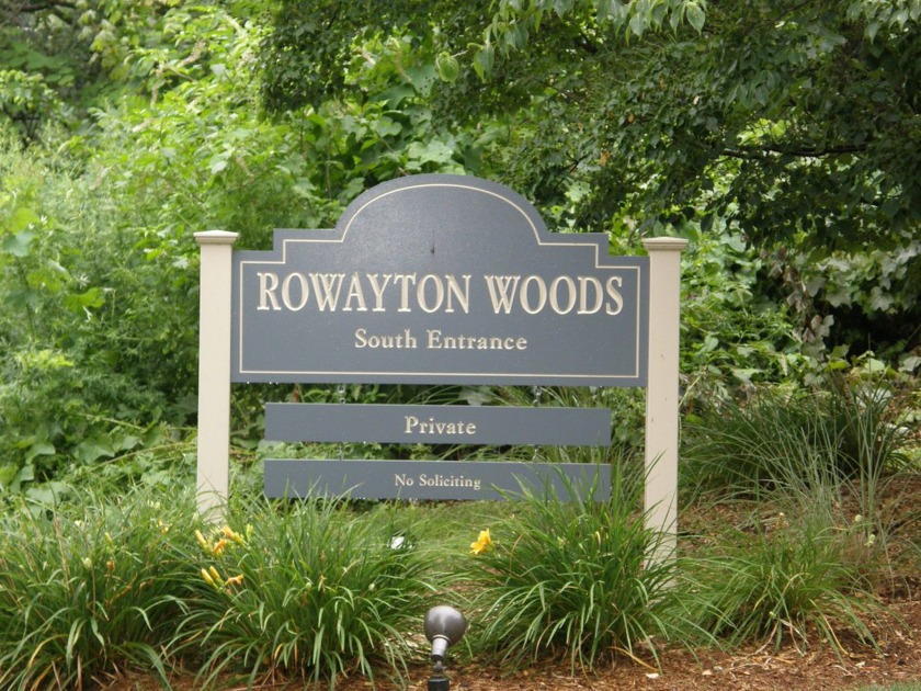 This delightful 3BR 2B unit in sought after Rowayton Woods gives - Beach Condo for sale in Norwalk, Connecticut on Beachhouse.com