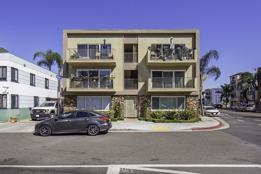 This beautifully updated 2-bedroom, 2-bathroom condo in the - Beach Condo for sale in Long Beach, California on Beachhouse.com