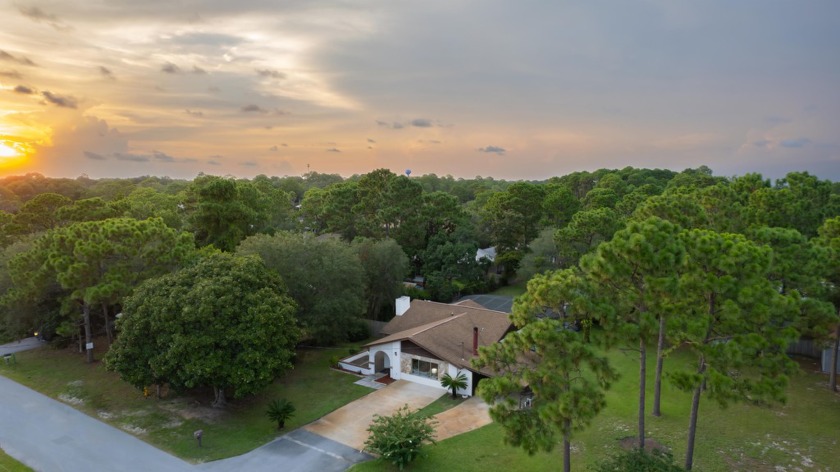 Investor's Dream! Welcome to this beautifully updated 3-bed - Beach Home for sale in Santa Rosa Beach, Florida on Beachhouse.com