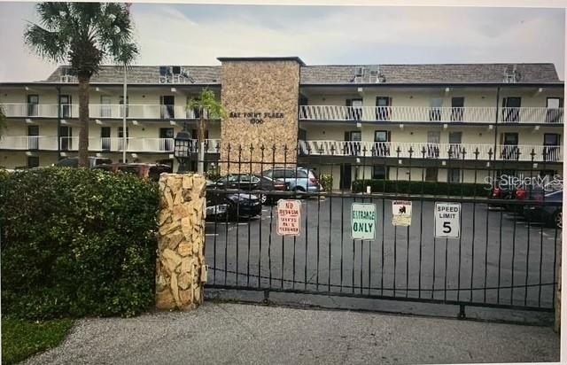 One-bedroom, one-bath condo with big potential! Bring your ideas - Beach Condo for sale in St. Petersburg, Florida on Beachhouse.com