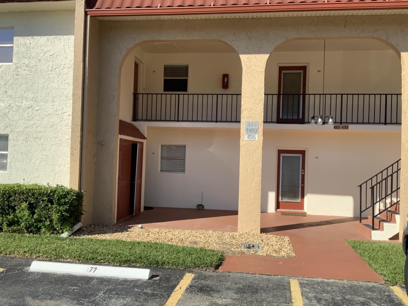 REDUCED! Motivated sellers! Spotless newer corner renovated unit - Beach Condo for sale in West Palm Beach, Florida on Beachhouse.com