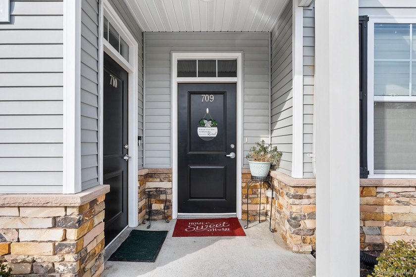 Enjoy life in the vibrant Breton Hills 55+ Community in Glen - Beach Condo for sale in Glen Cove, New York on Beachhouse.com