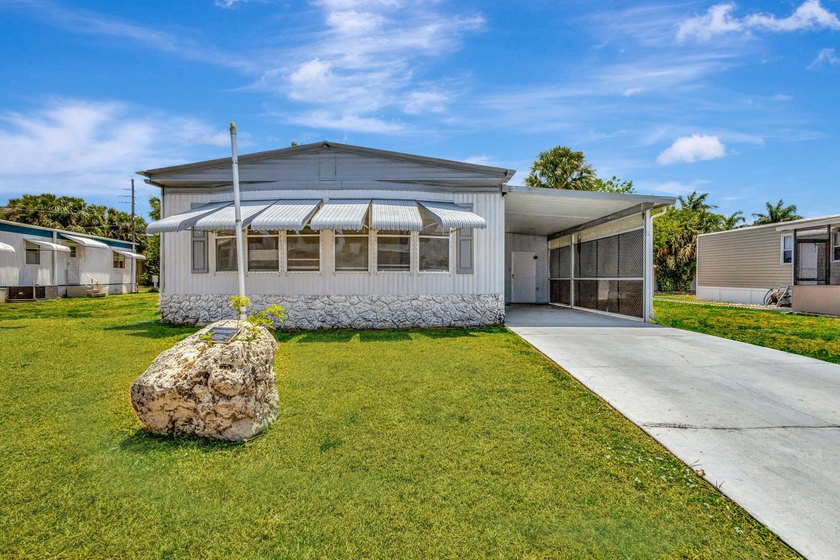 This beautifully renovated home offers 3/2bath, featuring a - Beach Home for sale in Riviera Beach, Florida on Beachhouse.com