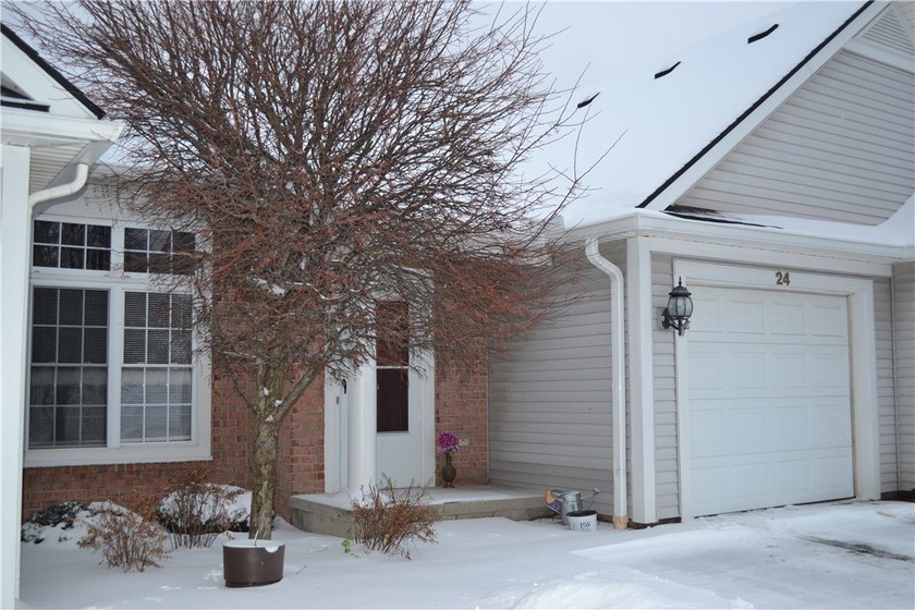 Lovely 3 bedroom 2.5 bath contemporary cape style townhome with - Beach Condo for sale in Rochester, New York on Beachhouse.com