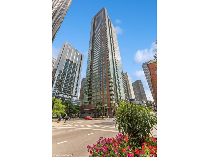 Gorgeous 1 bedroom located in the heart of Streeterville with - Beach Home for sale in Chicago, Illinois on Beachhouse.com